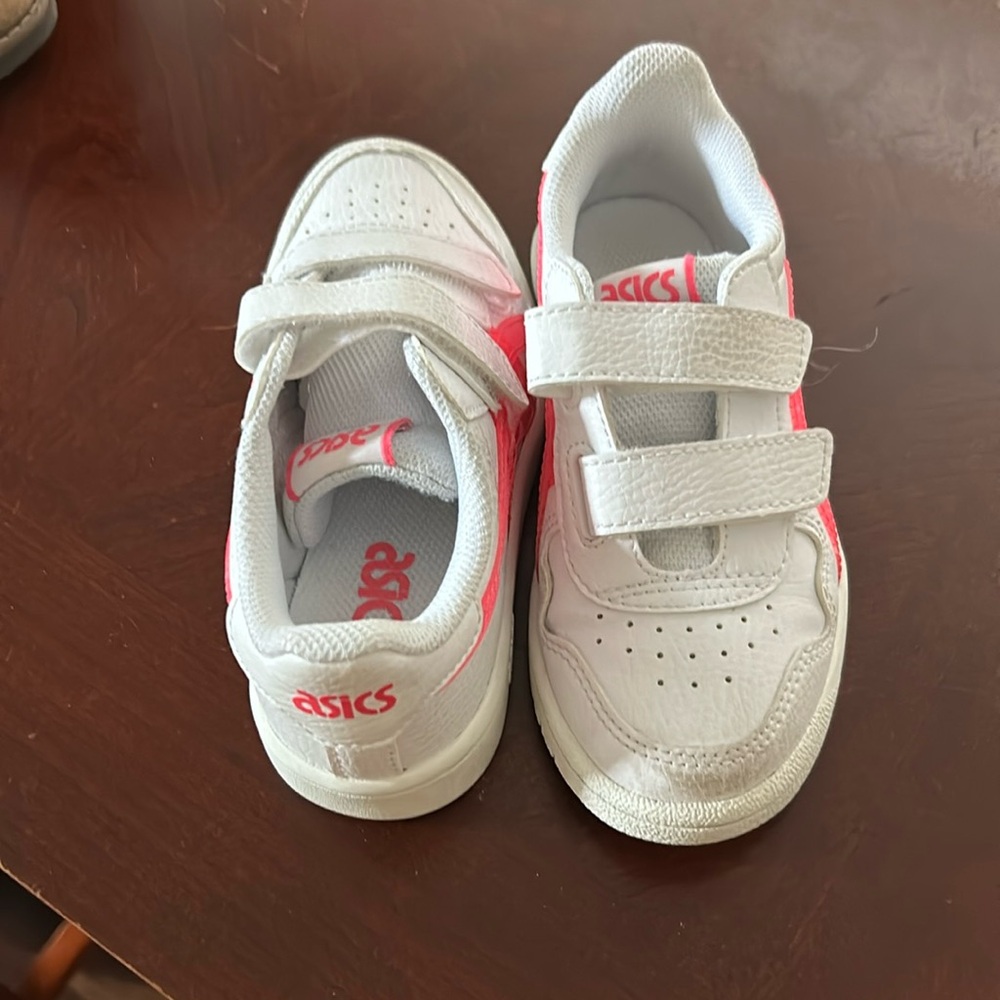 Girls size 11 ASICS work twice